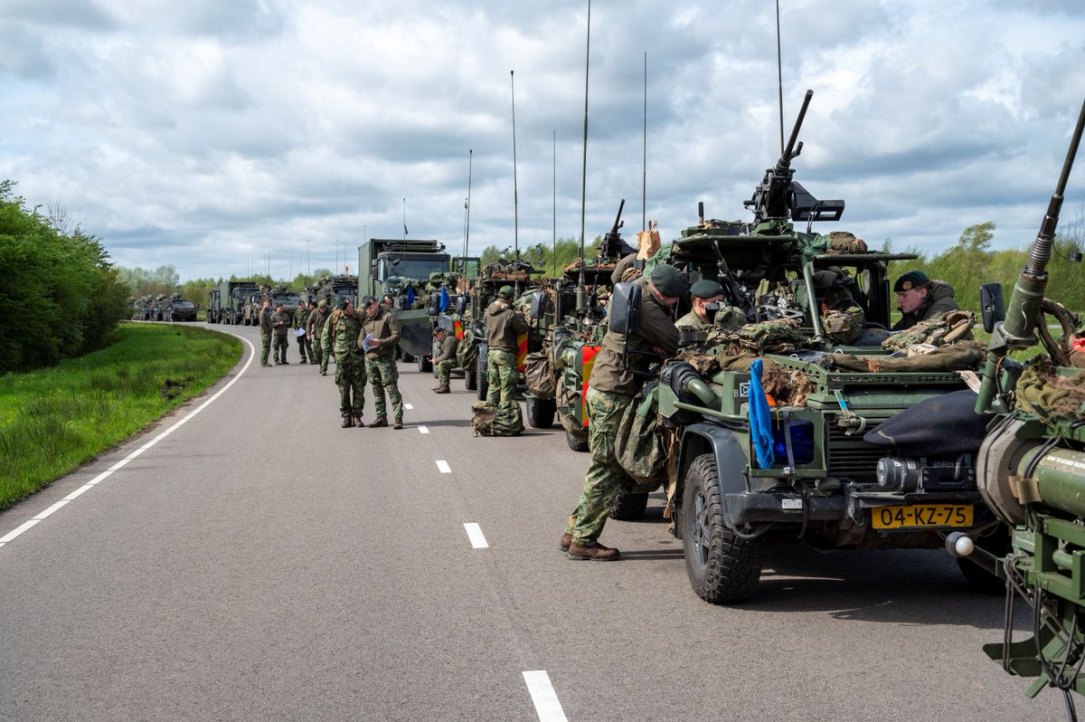 Ruim 4.500 militairen van de @landmacht starten vandaag met een grote strategische verplaatsing i.h.k.v. de @NATO-oefening Steadfast Defender. In Duitsland en Polen trainen ze de komende weken de gezamenlijke inzet tijdens een grootschalig conflict. 👉 defensie.nl/actueel/nieuws…