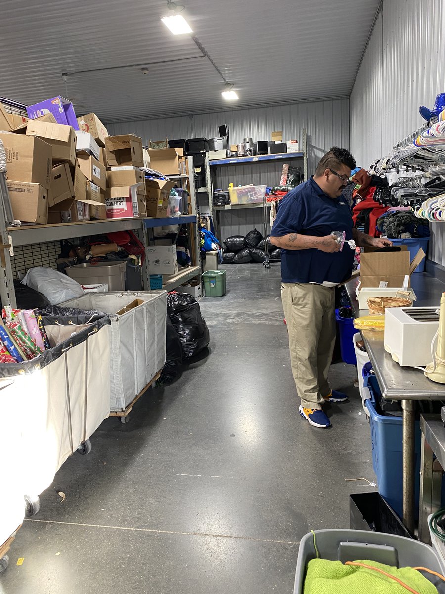 Mission Avenue Thrift stores supply job training opportunities for our Crossroads Mission Avenue guests! crossroadsmission.com/4-phase-progra… #CrossroadsMissionAvenue #JobTraining #Opportunities #HelpingOthers
