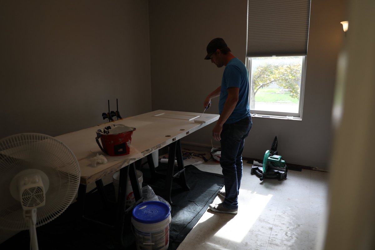 Job training comes in many forms at Crossroads Mission Avenue, as guests work alongside our staff learning janitorial or handyman skills. This experience opens future job opportunities! crossroadsmission.com/4-phase-progra… #CrossroadsMissionAvenue #JobTraining #HelpOthers