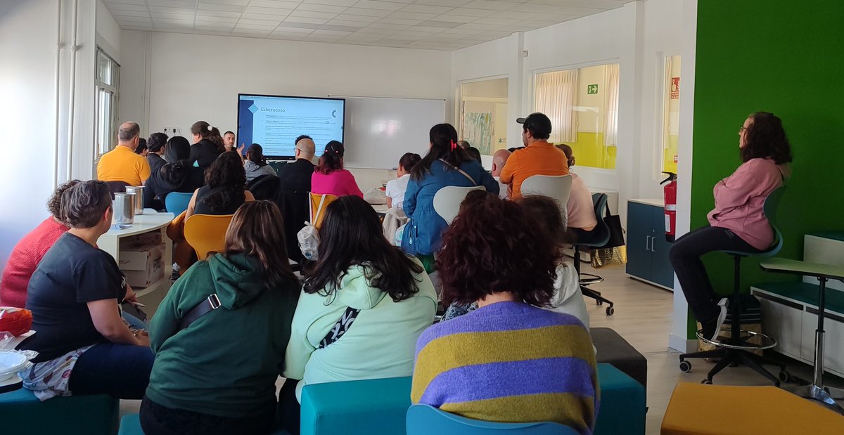 Colegio Haití tweet media