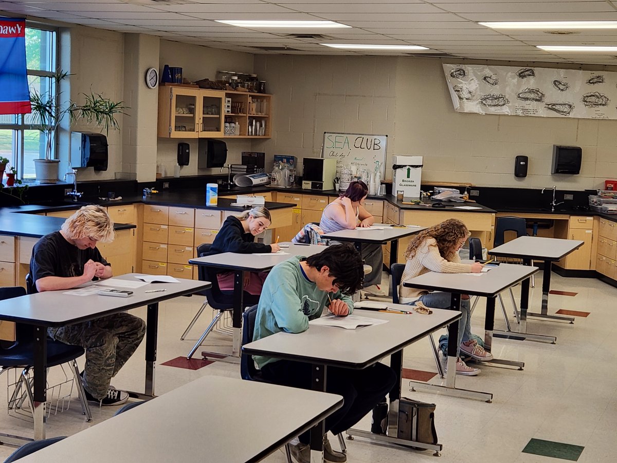 5 AP Bio students gave up their Saturday morning to come to RHS to take a practice AP Bio Exam!
#GettingReady #WeveGotThis #APBio
