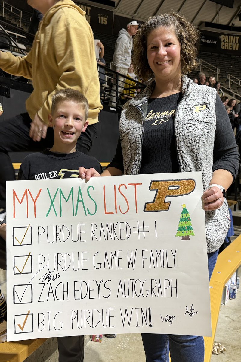 81_beans's tweet image. What a ride!  Thank you @BoilerBall for an amazing an unforgettable season w/ this incredible group esp our departing seniors.  @zach_edey- such a class act- staying LONG after every game until all fans are greeted- my son will never forget this!  You clearly get "it". 🚂🆙❤️