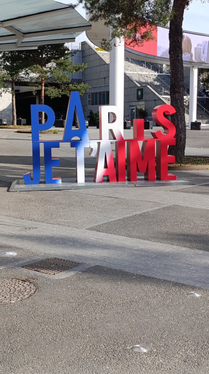 uromedya's tweet photo. Excited to be part of Europe's premier urological event, #EAU24 in the vibrant French capital! With live surgery, cutting-edge lectures, and opportunities for emerging scientists, it was the ultimate gathering for healthcare professionals. 🏥🔬 #urology #healthcare https://t.co/RwdGG7YxoL