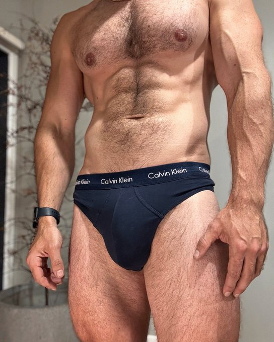 2XL is tight 👀😈 https://t.co/OzBC7u7MQM