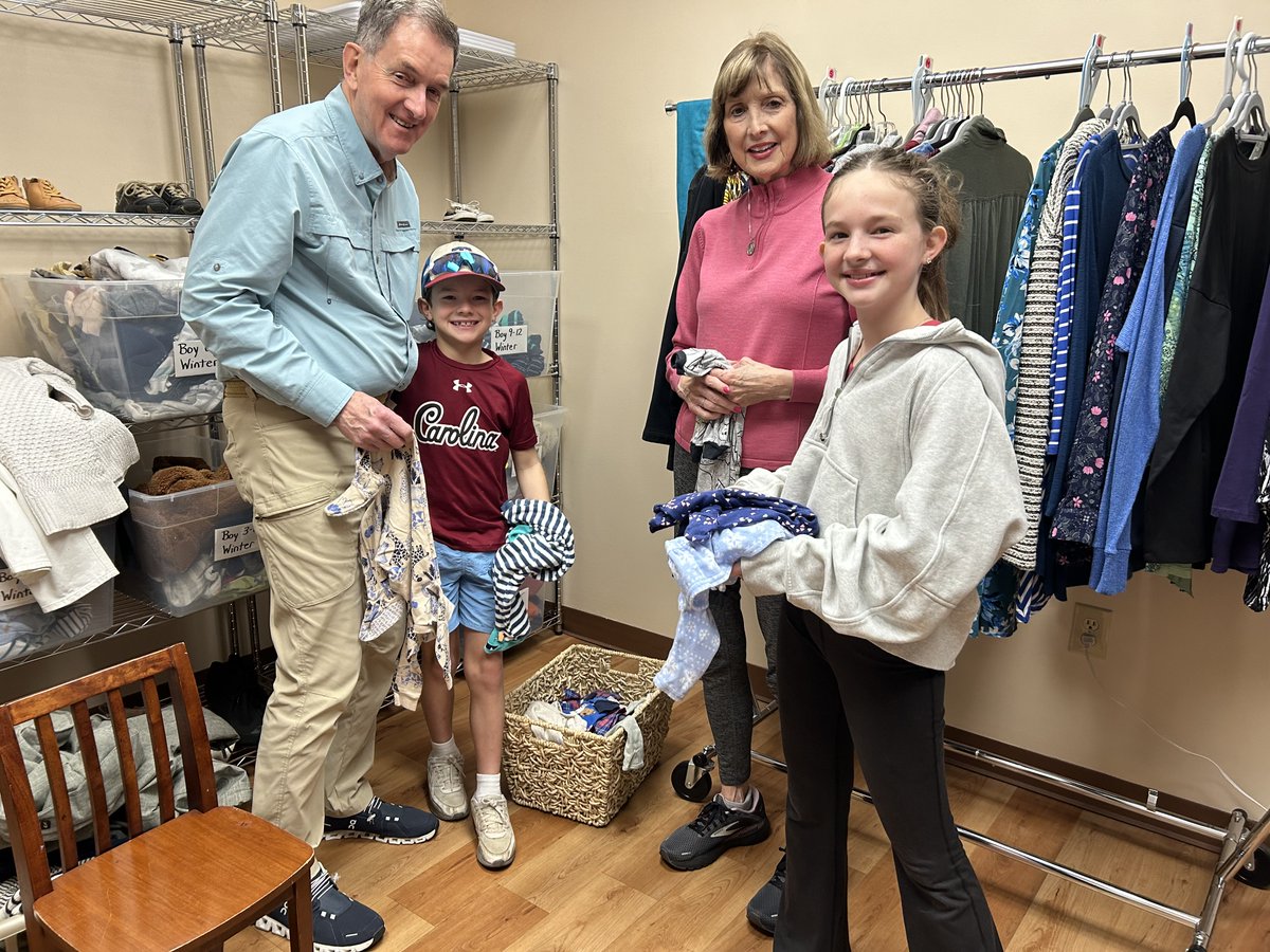 MiraViaLife's tweet image. Our volunteers in action! Earlier this year, one of our former clients joined us as a volunteer. She wanted to give back for all the support she received from MiraVia. So beautiful!
Join us as a volunteer! Contact Liliana, our Volunteer Manager, at lilianacaicedo@miravia.org.