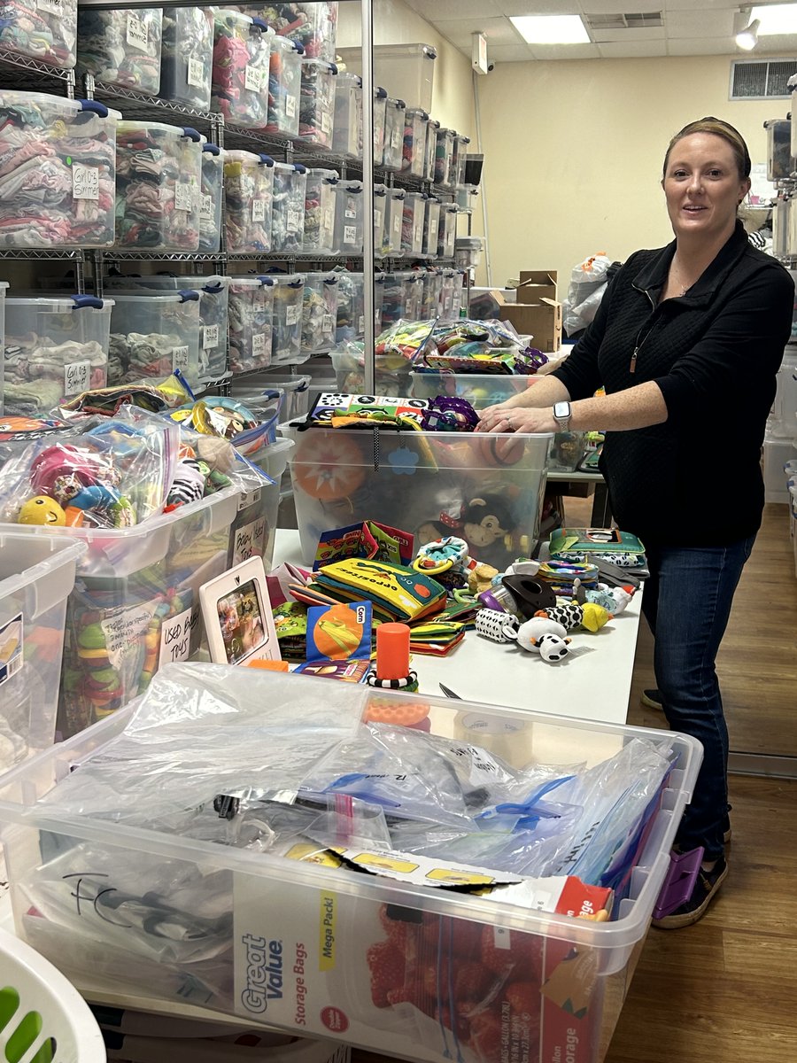 MiraViaLife's tweet image. Our volunteers in action! Earlier this year, one of our former clients joined us as a volunteer. She wanted to give back for all the support she received from MiraVia. So beautiful!
Join us as a volunteer! Contact Liliana, our Volunteer Manager, at lilianacaicedo@miravia.org.