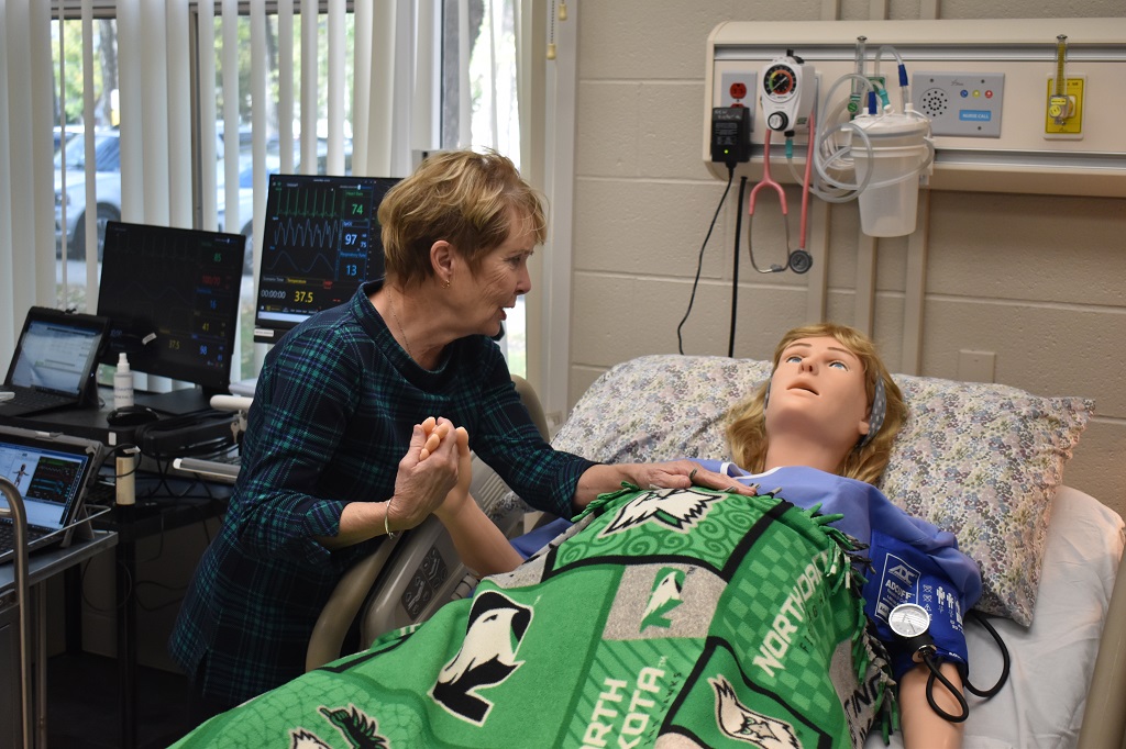 #ICYMI #News An alumna's gift has allowed the @UofNorthDakota College of Nursing to acquire new high-fidelity simulators: VICTORIA & Super TORY. They will help students to develop and hone skills hands-on, better preparing them for patient care: blogs.und.edu/und-today/2024…