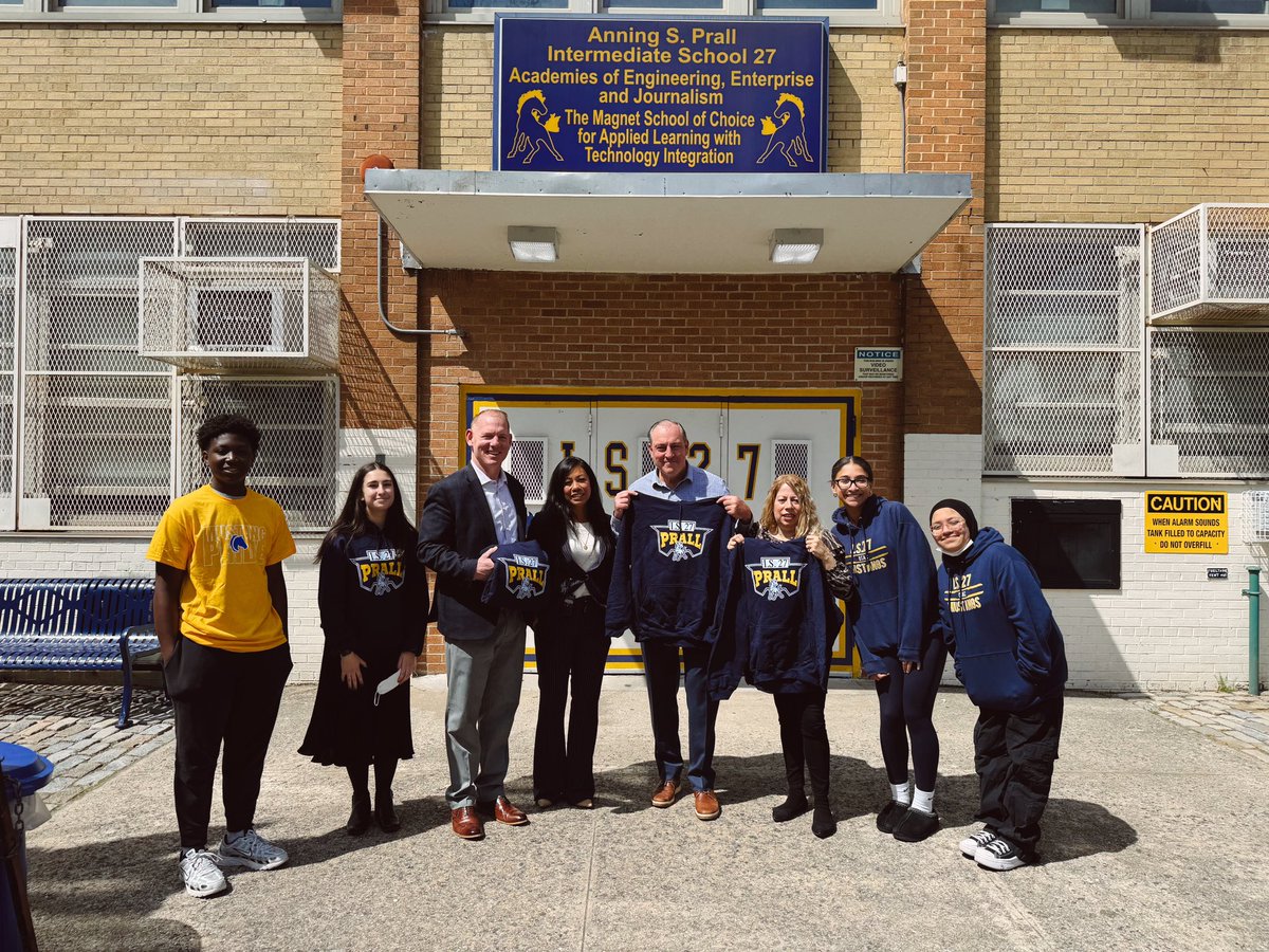 Thank you to the Staten Island Borough President’s Office for visiting I.S. 27 Prall today. It was a pleasure having you and we appreciate your support in our community. #CommunitySupport #D31 #IS27PrallMustangs