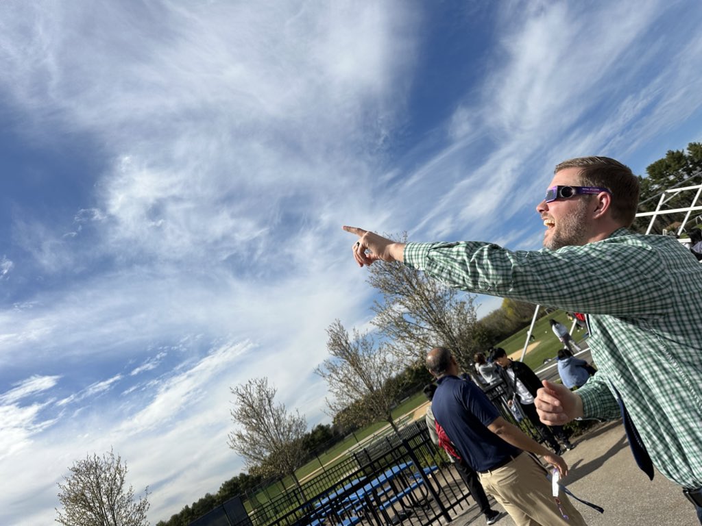 🌘 Yesterday we witnessed a stunning display of phenomena and were able to explore the applications of classroom learning