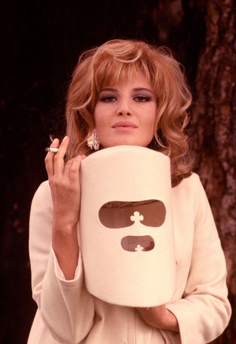 Monica Vitti with a cigarette- A thread: (1/21)