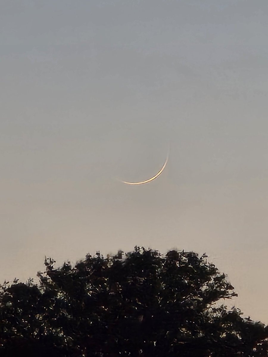 Cresent moon sighted in Leicester 🌙 Eid Mubarak 😊 📷 Samsung Galaxy S24 Ultra 10x and 30x