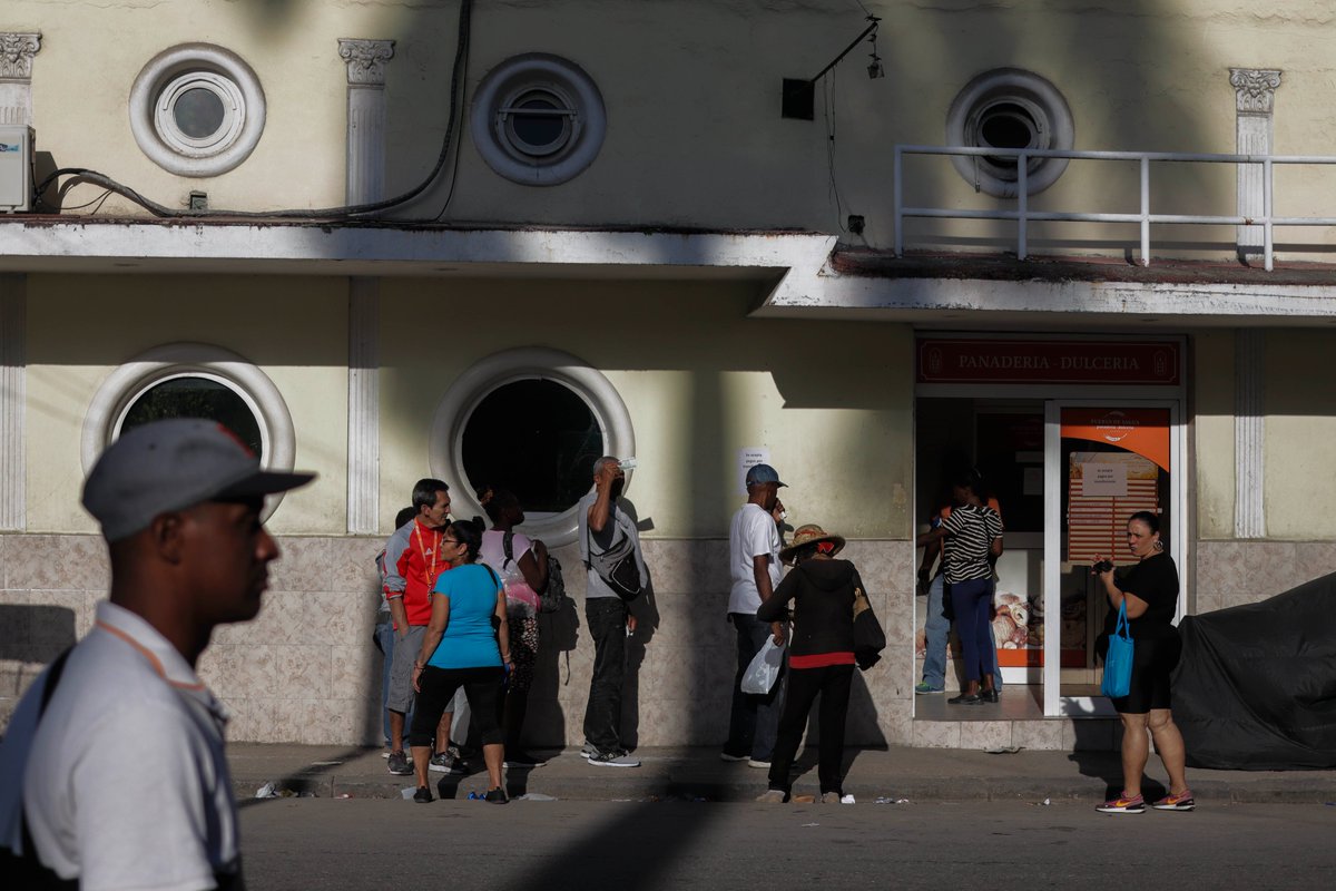 Five banks refused to process financial transactions from Cuba last year due to its inclusion on the U.S. State Sponsors of Terrorism List, according to Cuba’s Deputy Minister of Foreign Trade. The transactions were for food purchases destined to the regulated family food basket,
