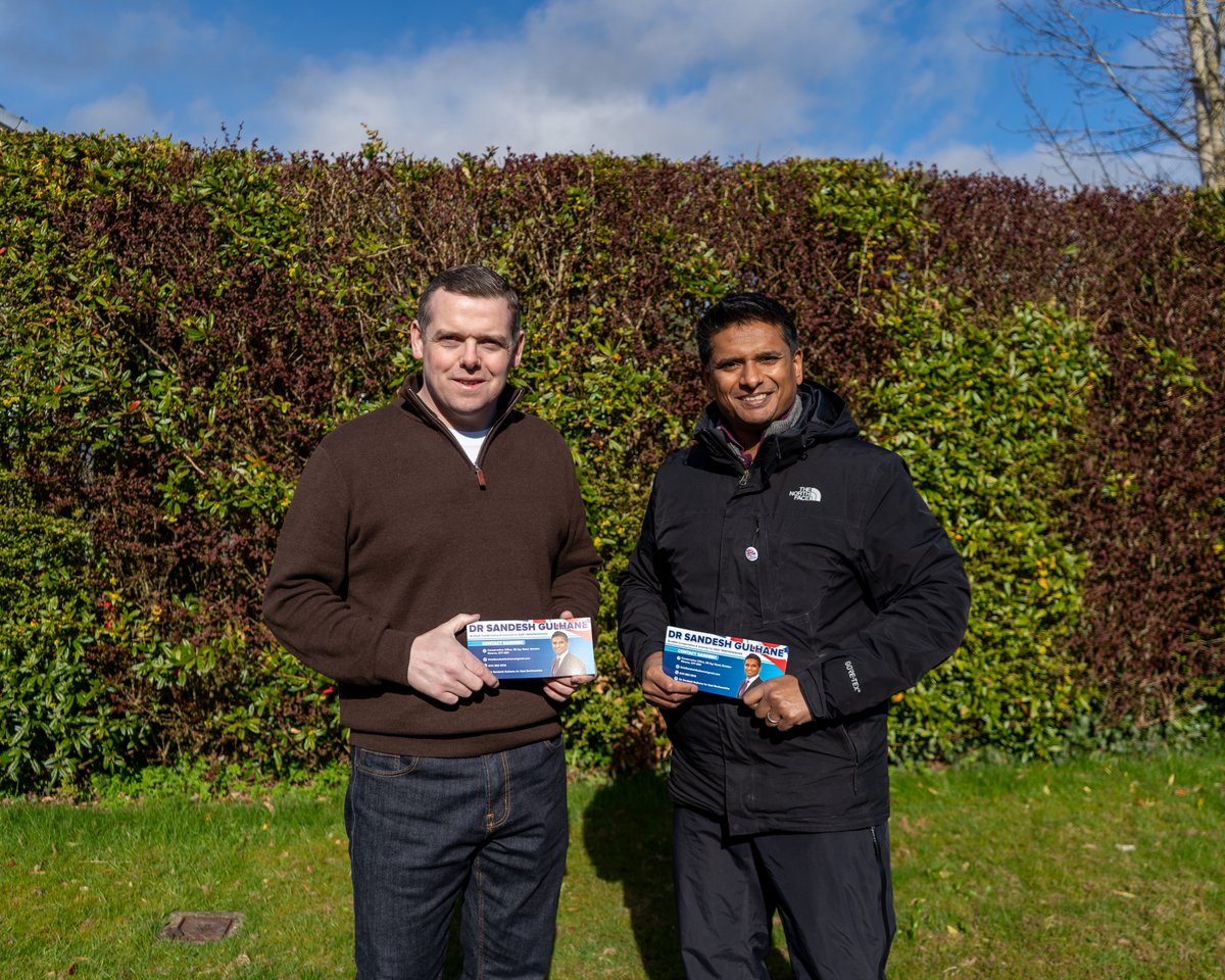 Fantastic to join a big @ScotTories team campaigning for @Sandesh4EastRen in Newton Mearns today and getting a great response on the doorsteps. Voters in East Renfrewshire know only the @ScotTories candidate can beat the SNP and get the focus back onto their real priorities.