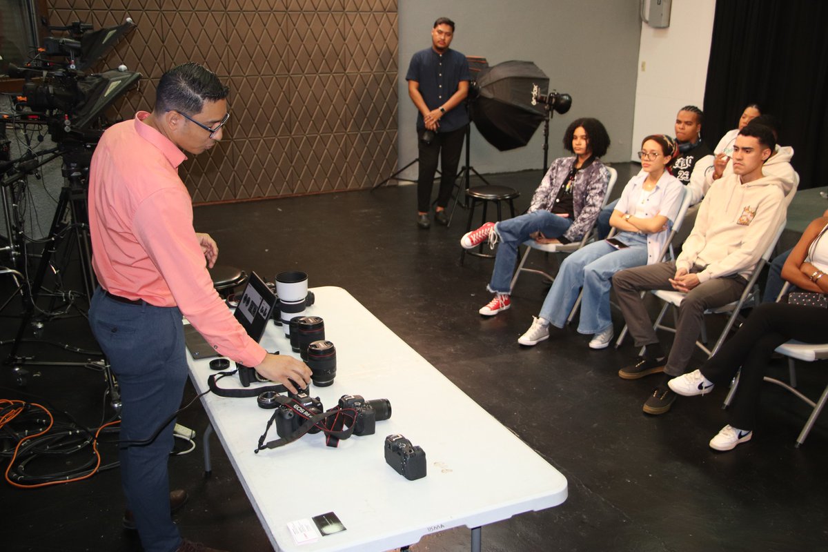 USMApanama's tweet image. Taller de fotografía gracias a @CanonPTY con Gabriel Emanuele.

#COSOSUSMA #AECOSUSMA #Fotografías #EducaciónPanamá #Comunicación