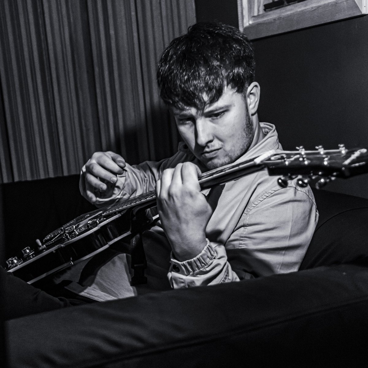 Another shot for you from our recent trip to the recording studio. Courtesy of the main man Lloyd Stranaghan #stayfocusedphotography 📸 #guitar #recording #unsignedartist