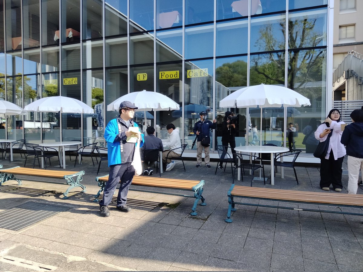 senkyoconcierge's tweet photo. 鹿児島市議会議員選挙。9日は鹿児島大学で期日前投票が行われた。また、この機会に大学生の皆さんへの投票呼びかけを市明推協の皆さんとコンシェルジュメンバーも行いました。多くの学生の皆さんが「投票に行きます」と言ってくれたのが印象的でした😊
#大学生
#若者
#鹿児島市議会議員選挙 https://t.co/hS2urc8Vl7