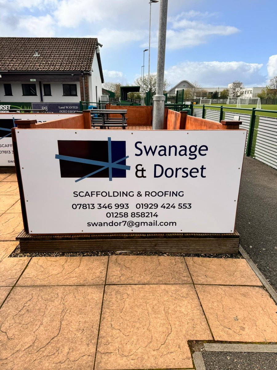 A big Hamworthy thank you to Trevor Burt from Swanage & Dorset Scaffolding and Roofing. Who has sponsored boards both pitch side and on the patio by the clubhouse. Thank you to Trevor for his support 🤝 UP THE HAMMERS ⚒️