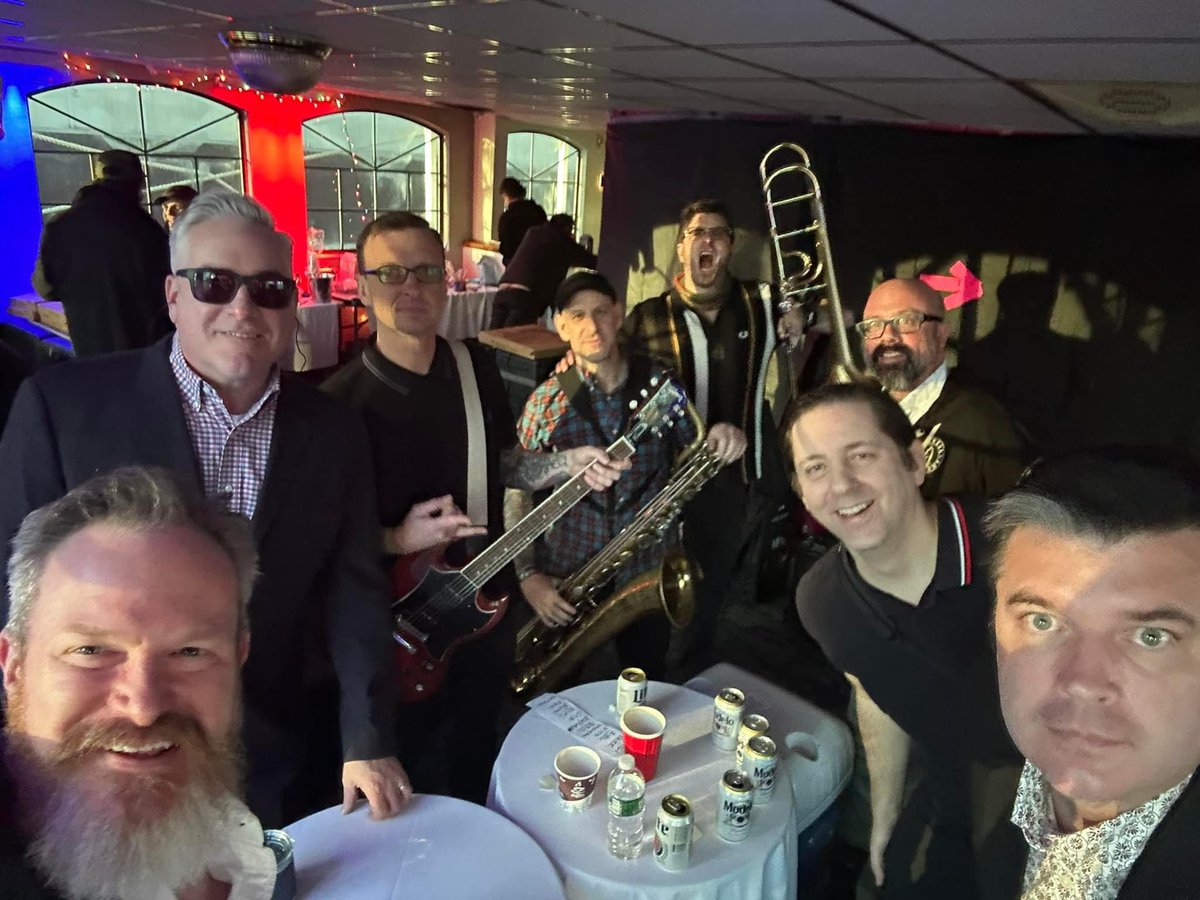 selectorM2's tweet image. Sailed away with The @pietasters & The @BouncingSoulsNJ on Sunday for a 3 hour tour! 
Stage 📸: #punknews / #mjleibo
#Pietasters #BouncingSouls  #RocksOff