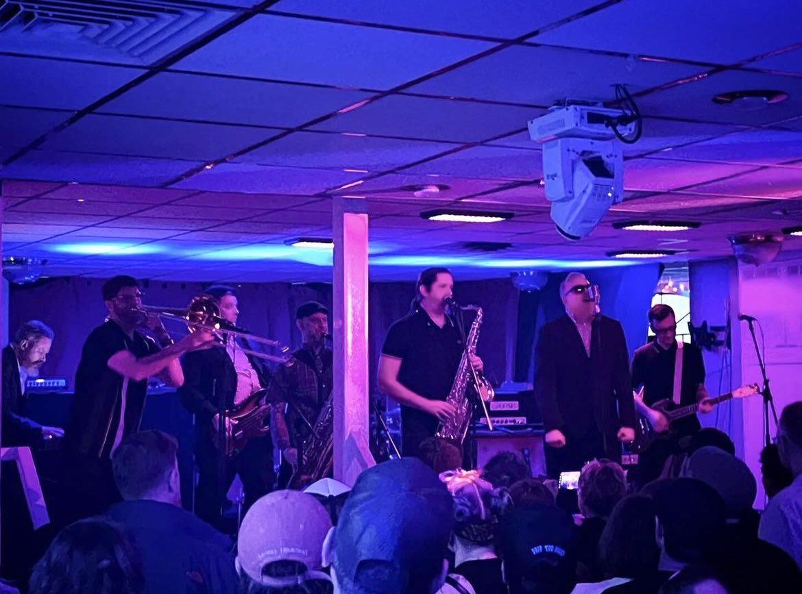 selectorM2's tweet image. Sailed away with The @pietasters & The @BouncingSoulsNJ on Sunday for a 3 hour tour! 
Stage 📸: #punknews / #mjleibo
#Pietasters #BouncingSouls  #RocksOff
