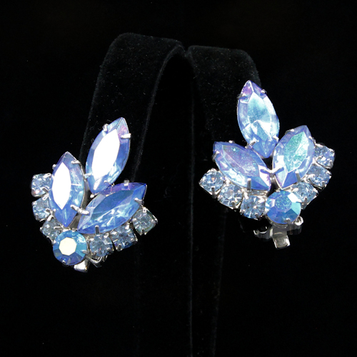 Sarah Coventry 'Blue Lagoon'  Clip Earrings flotsamfrommichigan.etsy.com/listing/160928… #vtg #vintage #jewelry #earrings #designer #signed #SarahCoventry  #somethingold #somethingblue #DeLizzaElster #Juliana #etsyvintage #flotsamfrommichigan