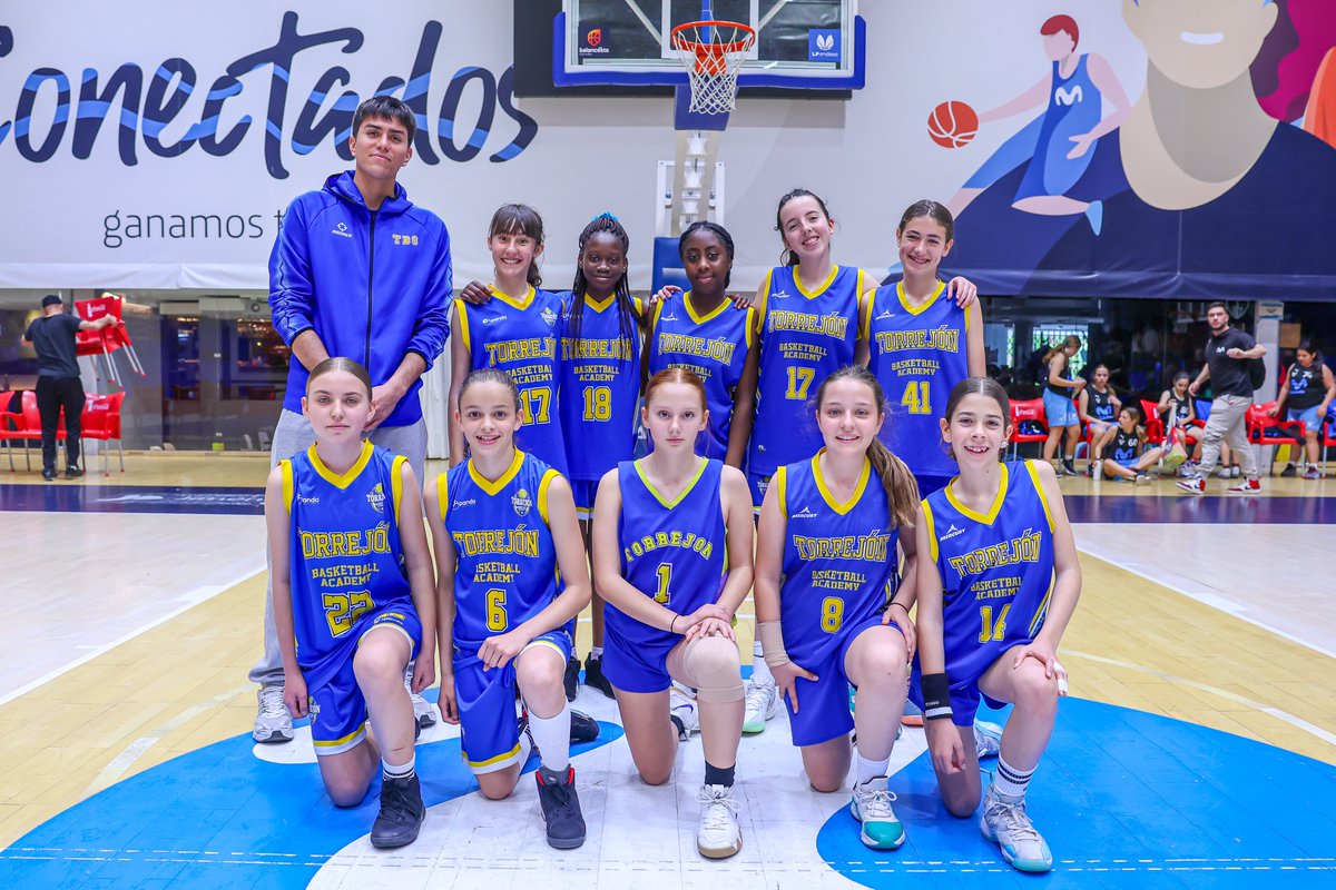 FBMadrid's tweet photo. 📸 Ya está abierta la galería de fotos de los partidos disputados en abril en distintas categorías del baloncesto madrileño: https://t.co/FFKpa1vwPT https://t.co/Bhkc93suNF