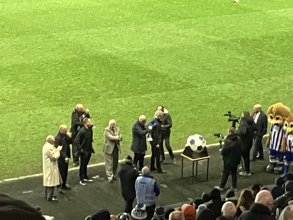 Wilkinson, Wylde, Whelan, Curran, Hirst and Bullen - even at their age could do a far better job that that shower on the #swfc pitch tonight😫