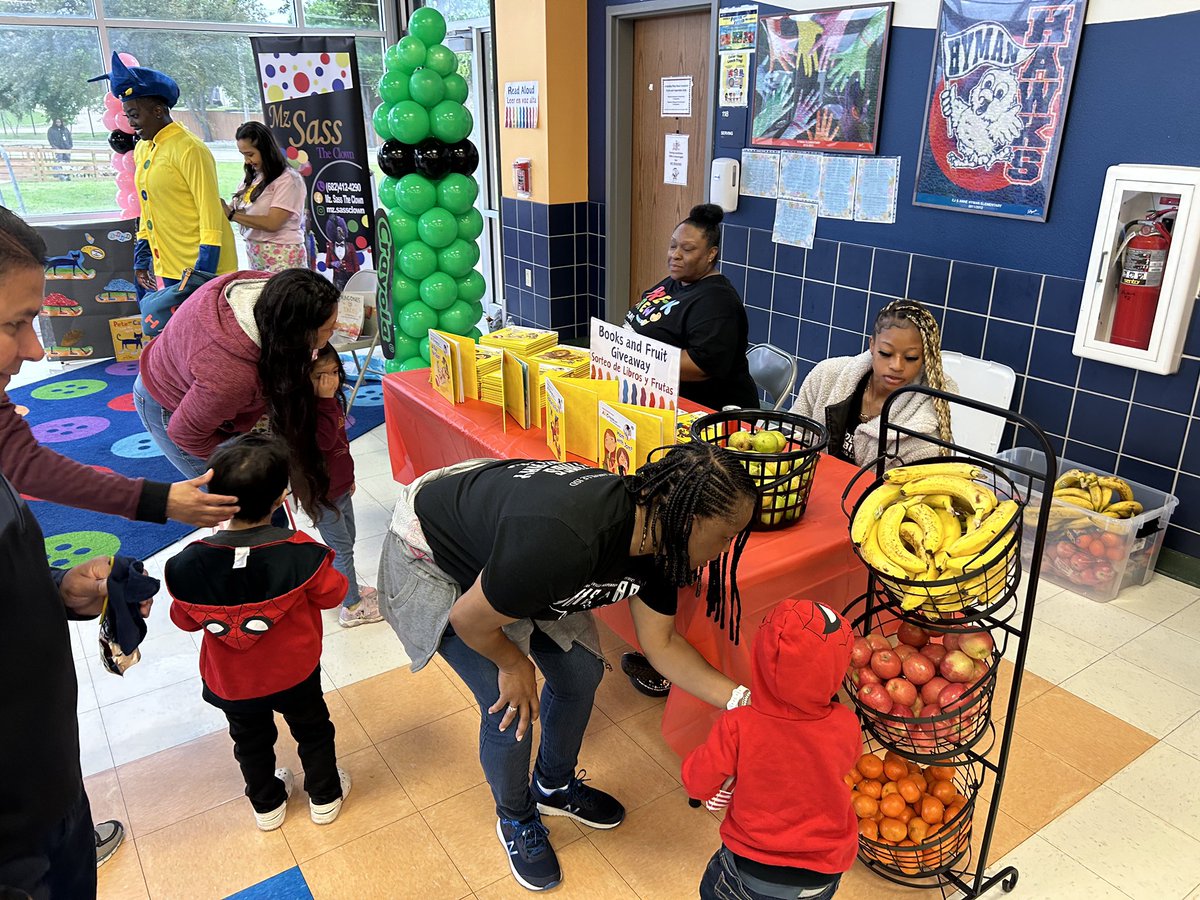 We’re grateful for the generous donation of books, fruit, and dramatic play items sponsored by @JoeVsSmartShop. After engaging in purposeful play, students were able to leave with fresh fruit to enjoy and books to promote early literacy. #DvillePKDiscoveryFestival