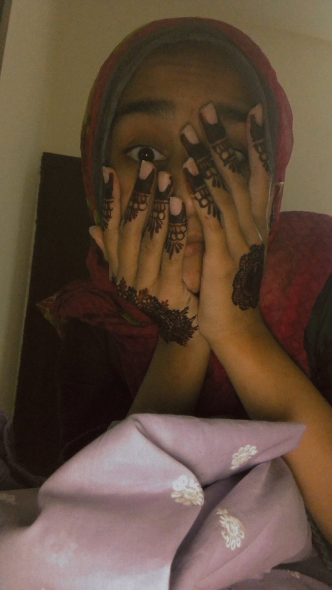 quick_peak's tweet image. A girlie chaand raat to you all✨🌙