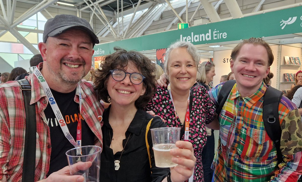 A great day @BoChildrensBook meeting up with lots of wonderful #illustrators of our books past and present. @korkymaster @GiuliaCregut @andersfrang plus new faces and old friends @sketch_booking @MrSteveAntony @emmaclarkeillu1 @brudeluwrites #SayaniMukherjee