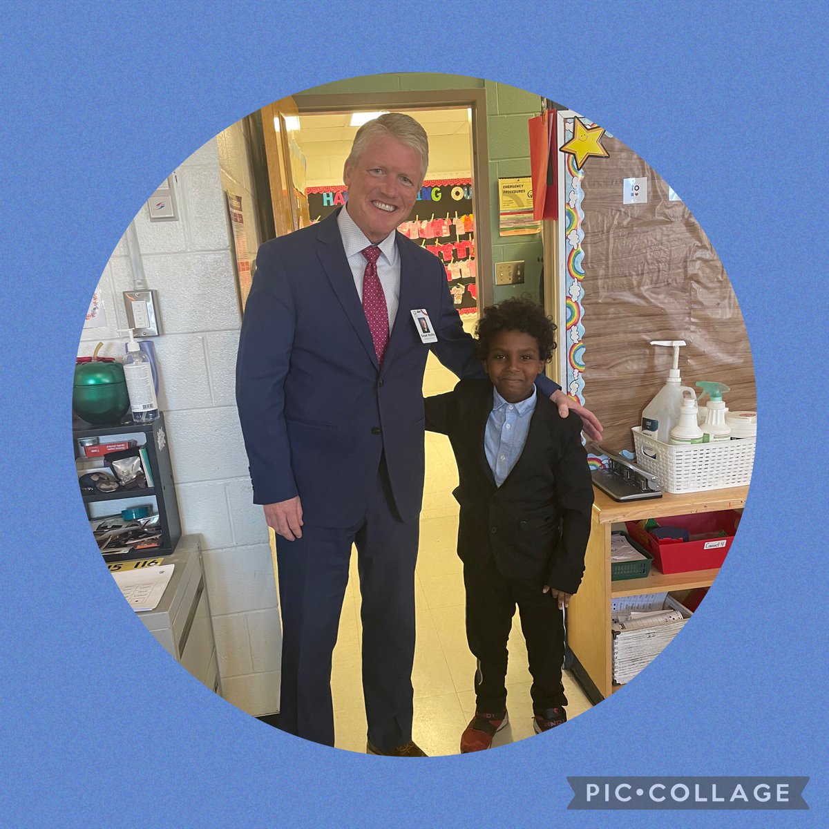 Dressed for success when the Superintendent of Schools visits your school.... <a href="/seankellyottawa/">𝕊𝕖𝕒𝕟 𝕂𝕖𝕝𝕝𝕪</a> <a href="/MmeMicheline/">Mme Micheline</a> <a href="/OttCatholicSB/">Ottawa Catholic School Board</a>
