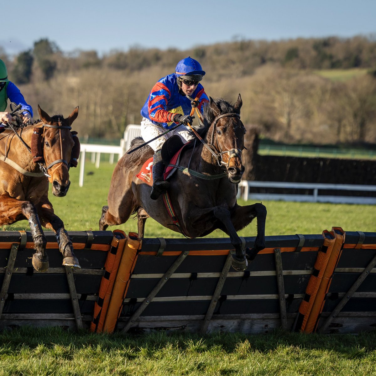 Amateur jockey Darragh Allen reflects on his Cheltenham debut & gives advice to aspiring jockeys Read👉tinyurl.com/mp7phmaa 𝘛𝘩𝘦 𝘎𝘦𝘰𝘳𝘨𝘦 𝘔𝘦𝘳𝘯𝘢𝘨𝘩 𝘔𝘦𝘮𝘰𝘳𝘪𝘢𝘭 𝘍𝘶𝘯𝘥 𝘘𝘙 𝘚𝘶𝘣𝘴𝘪𝘥𝘺 & 𝘉𝘶𝘳𝘴𝘢𝘳𝘺 offers financial aid for jockeys in getting a licence