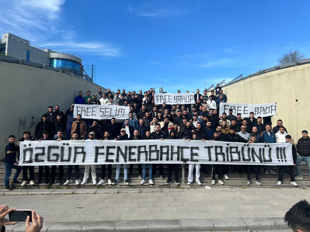 Ne ar namus biliyorsunuz ne racon. Biz elbet kardeşlerimizi ordan çıkarırız elbet size bu kahpeliği ödetiriz. 

#ÖzgürFenerbahçeTribünü 
#KardeşlerimizİçinAdalet
#FreeArda
#FreeSelim 
#FreeYakup