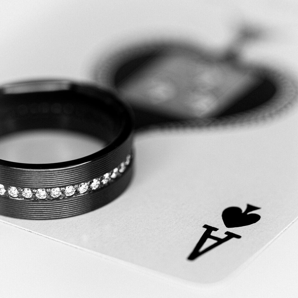 Black Titanium and Lab Diamonds
.
.
.
#weddingring #weddingrings #customjewelry #customjewellery #customrings #weddingband #weddingbands #mensfashion #mensstyle #mensring #mensrings #revolutionjewelry