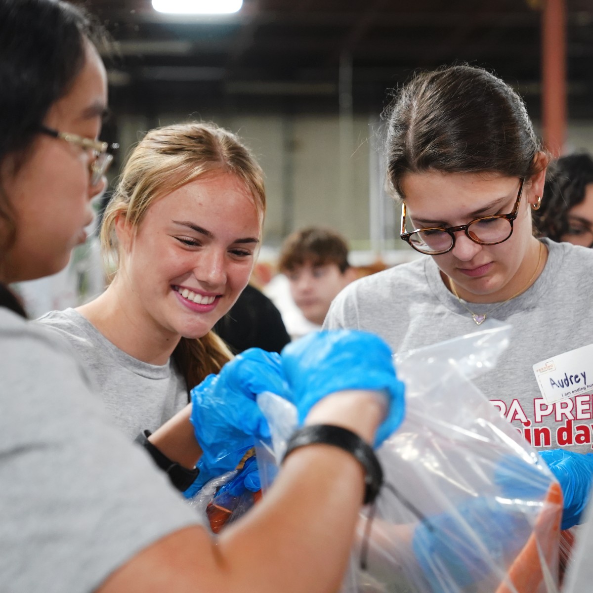Are you interested in volunteering with Feeding Tampa Bay? With the new Causeway Center, you and your friends will have even more opportunities to impact our community as we now can accommodate 150+ volunteers during each shift. Learn more here: bit.ly/3xpKUID