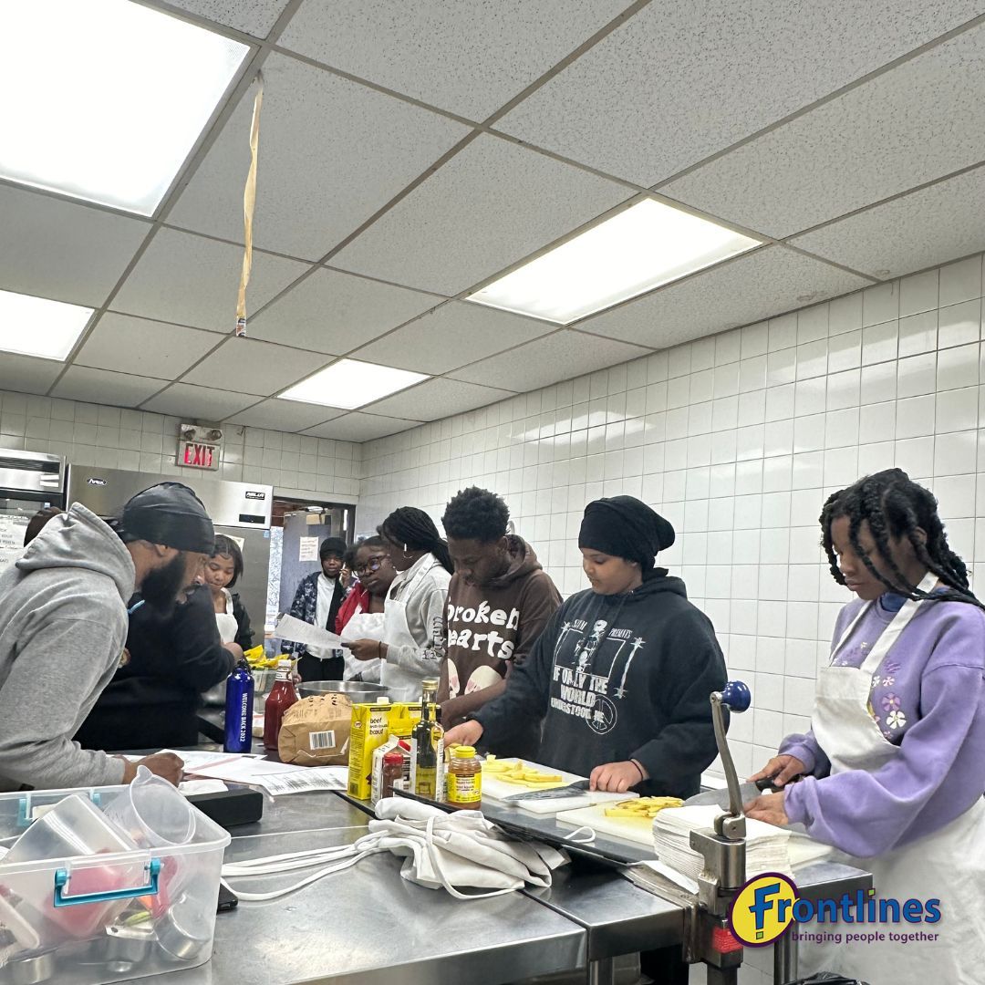 frontlinesto's tweet image. Nourishing minds and bodies in our mental health cooking class! 🍗🍟 Our incredible teens whipped up delicious chicken wings and poutine, creating culinary delights while embracing the therapeutic power of cooking
.
#torontoyouth #torontoculinary #torontochef #torontocook