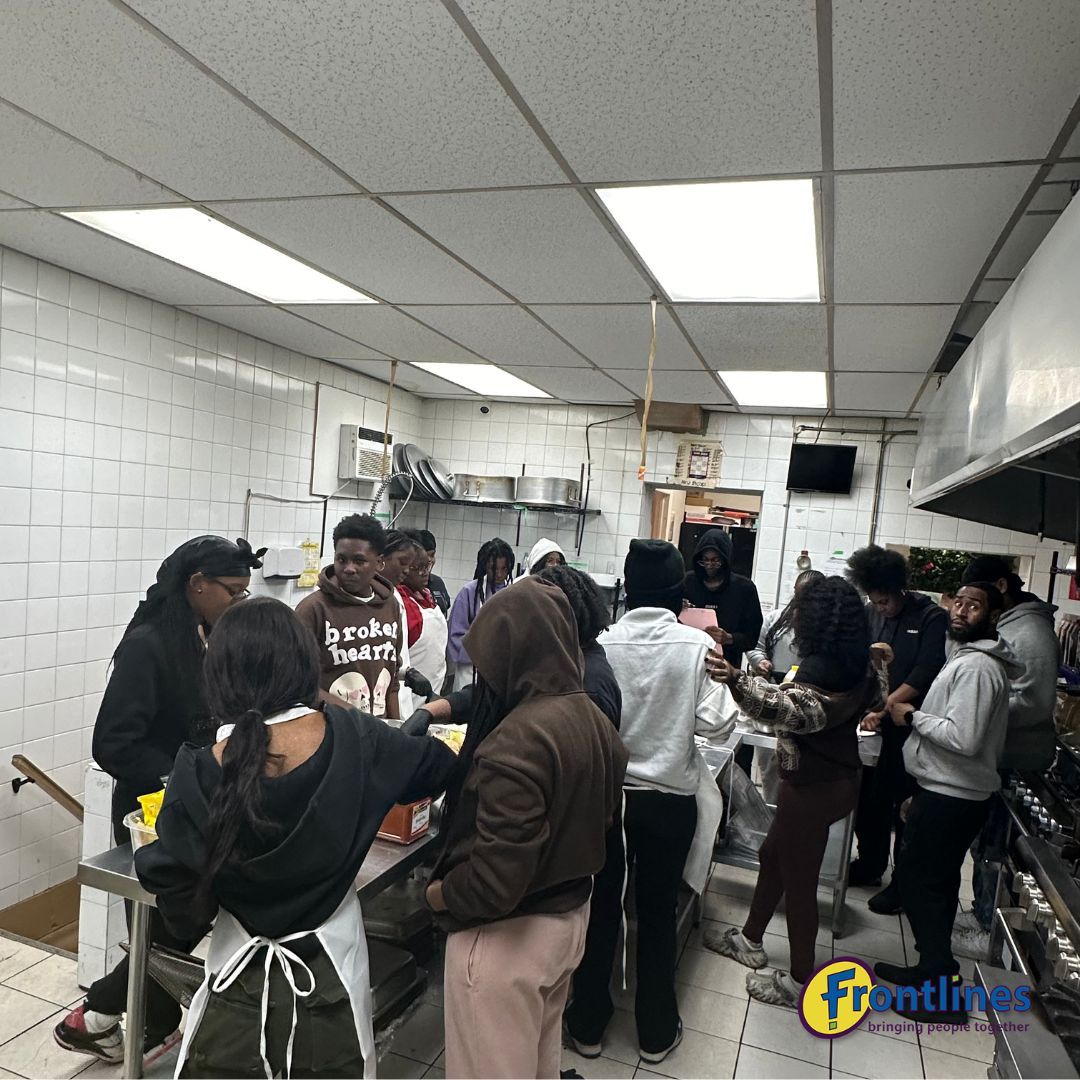 frontlinesto's tweet image. Nourishing minds and bodies in our mental health cooking class! 🍗🍟 Our incredible teens whipped up delicious chicken wings and poutine, creating culinary delights while embracing the therapeutic power of cooking
.
#torontoyouth #torontoculinary #torontochef #torontocook