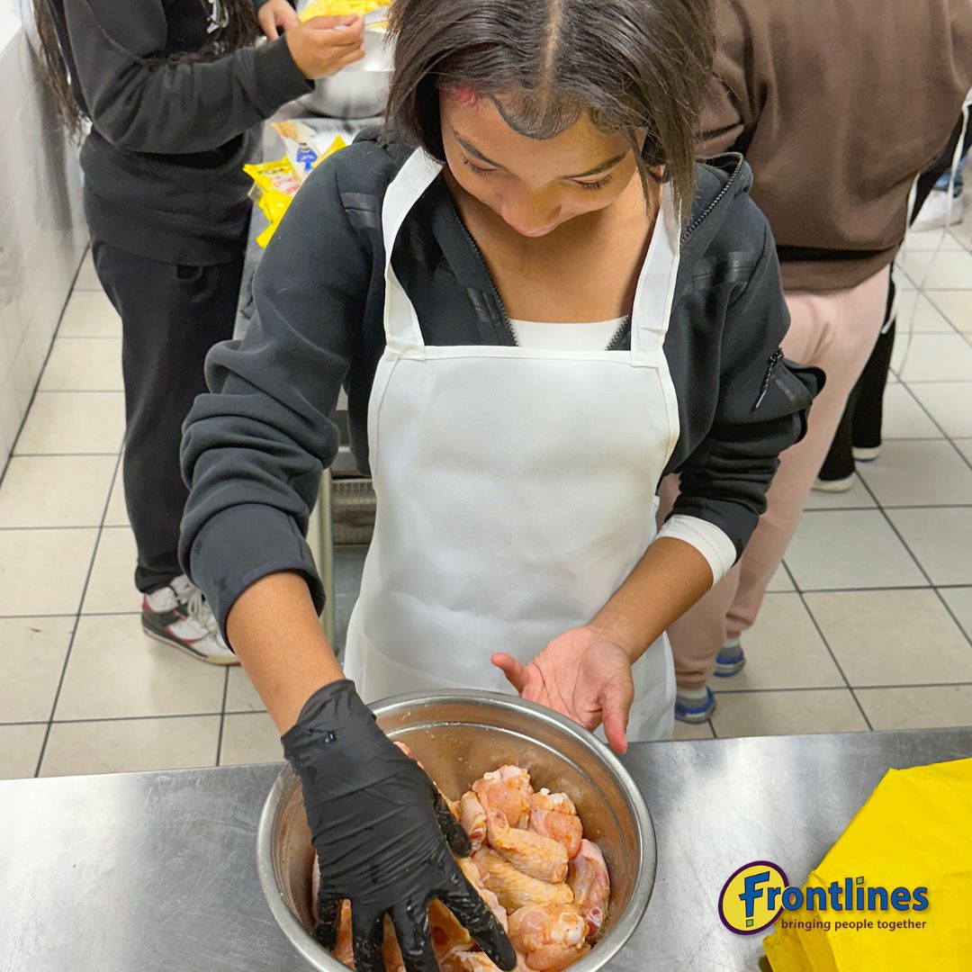 frontlinesto's tweet image. Nourishing minds and bodies in our mental health cooking class! 🍗🍟 Our incredible teens whipped up delicious chicken wings and poutine, creating culinary delights while embracing the therapeutic power of cooking
.
#torontoyouth #torontoculinary #torontochef #torontocook