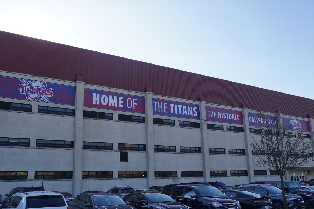 Signs, signs, everywhere a sign 🎶 Spring is here and so are new signs all across the McNichols Campus. Check them out the next time you visit! #WorldNeedsTitans