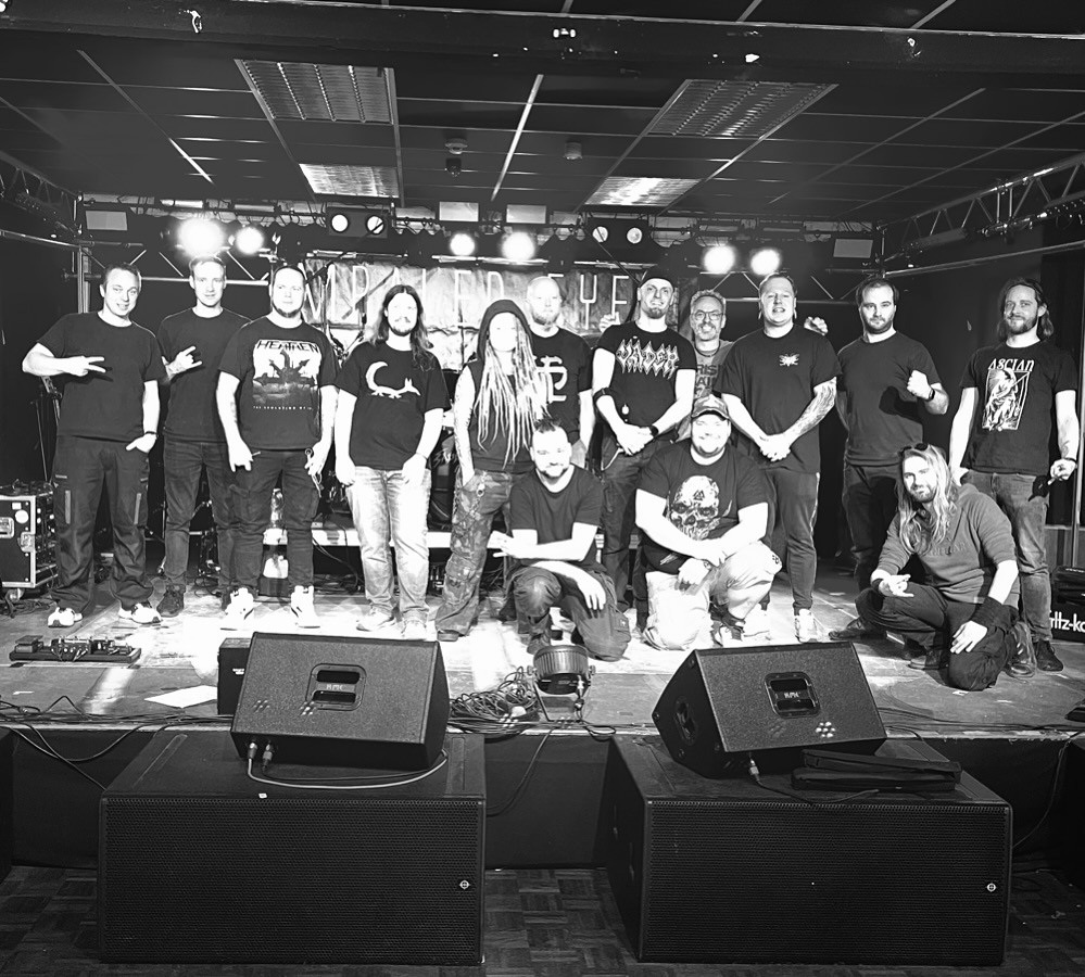 kambrium_band's tweet photo. Vielen Dank an alle für das tolle Konzert in der KuBa-Halle Wolfenbüttel! Danke auch ZAPPENDUSTER und IMPALED EYES! 🤟 Es war uns ein Fest!
#kambrium #zappenduster #impaledeyes #metal #stage #wolfenbüttel #kubahalle https://t.co/HBz2HUaQ7g