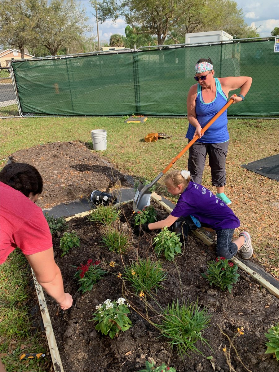 We love our schools taking pride in their school grounds. Thank you <a href="/BonnevilleElem1/">Bonneville Elementary</a>, for reinvigorating your garden and cleaning up any litter on campus! We loved coming and planting trees with your Garden Club before you had your campus cleanup!