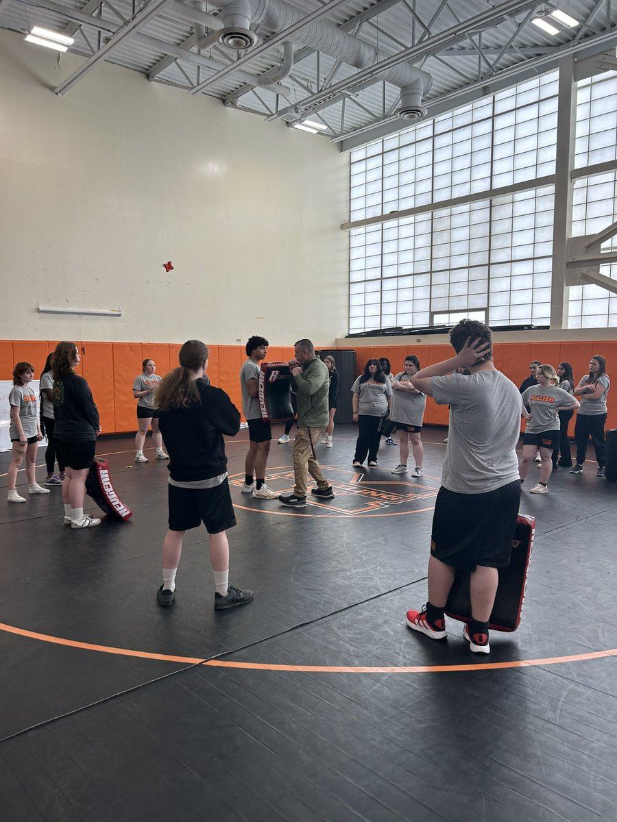 Thank you to retired police officer & Air Force Veteran Rob Munson for presenting self-defense to Cardio-kickboxing, wellness & leadership classes the last two days! Many great lessons learned ! @RobMunson5 #SelfDefense #mchspe