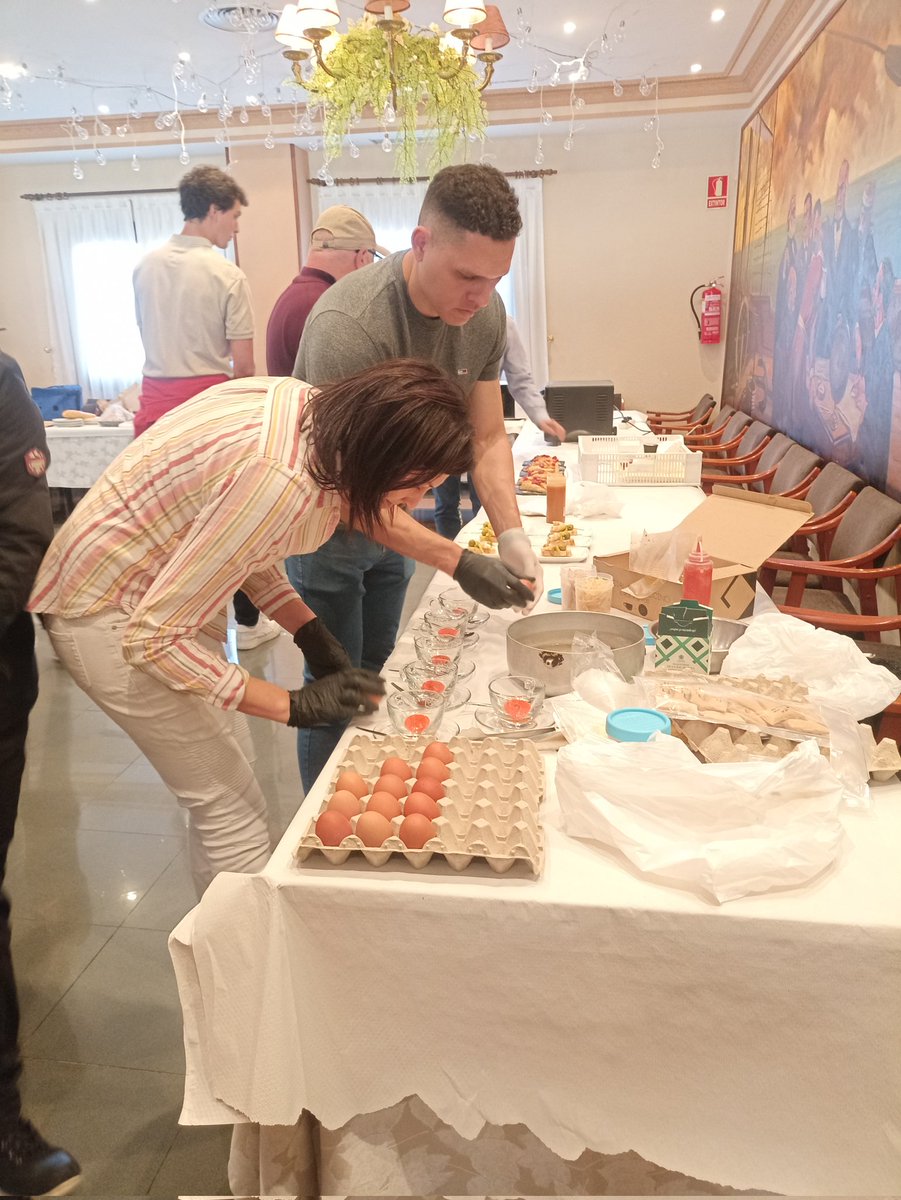 PabloVillasant_'s tweet photo. 🍢 Presentación de la Ruta del Pincho de Castro-Urdiales.

👉🏼 Una nueva cita de encuentro y gastronomía que se recupera tras la pandemia.

🔝 El año que más establecimientos se han animado a participar.

🤗 Gracias a los organizadores por la invitación. https://t.co/WiqSJglFIR