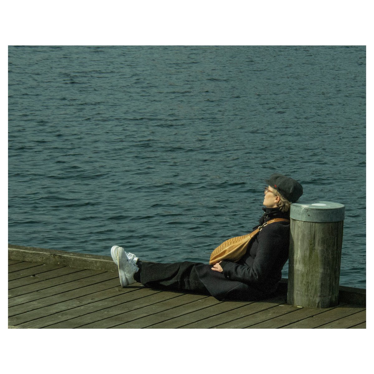 #dock #watchingthelifepassingby #urbanphotography #womanportrait #copenhagen