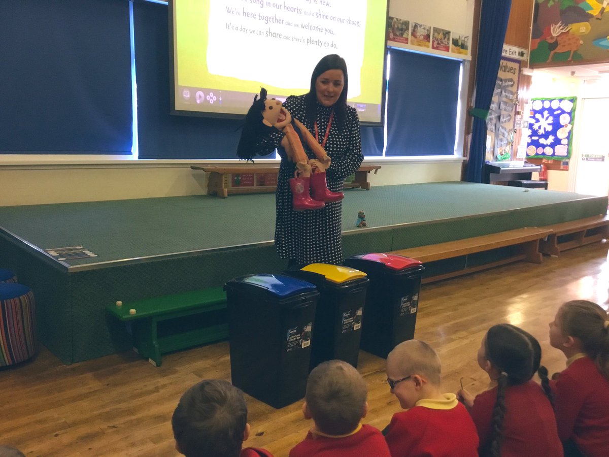 Today Forest Freida and Mrs Carr told us about the new recycling bins we are going to have in class. We are going to work hard to remember the new recycling rules and make sure the teachers remember too! ♻️@EcoCgi #CGISCI #ethicalinformedcitizens @WalesRecycles @Keep_Wales_Tidy