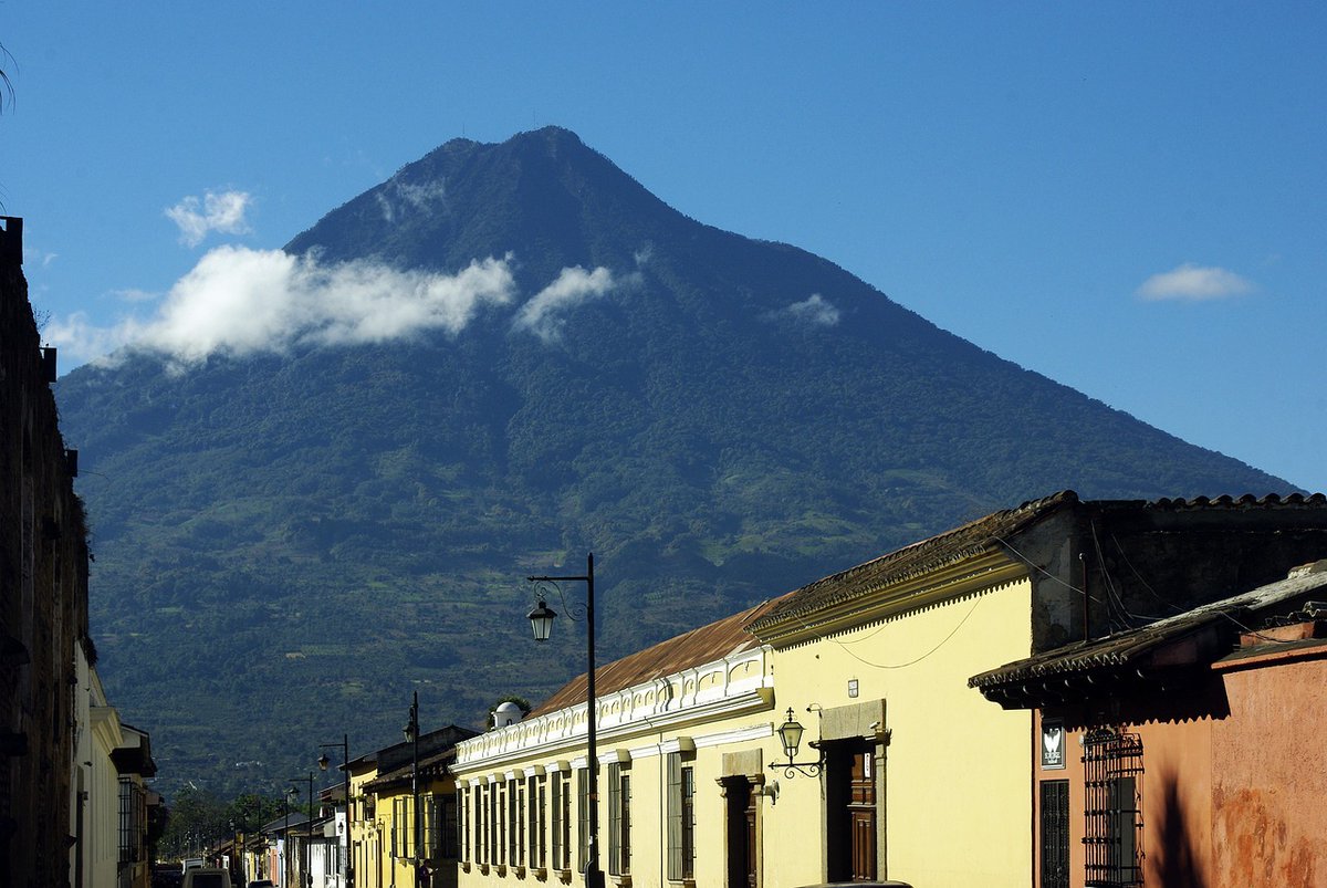 Guatemala is poised to be the first Central American country to implement front-of-package warning labels on unhealthy foods. It’s urgent that the Healthy Food Law moves forward and gets approved! @jajofd @KarinHerreraVP @rochaeta @SecretariaSESAN @MinSaludGuate