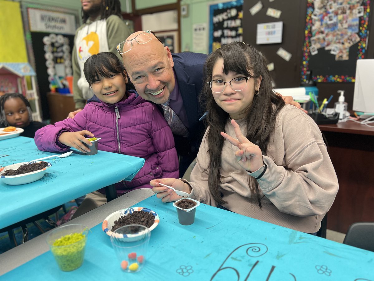 Students at PS 44 made dirt cups to ring in the spring season! We love activities like these that bring our community together and incentivize students to come to school!

#WeImproveLives
#CommunitySchool