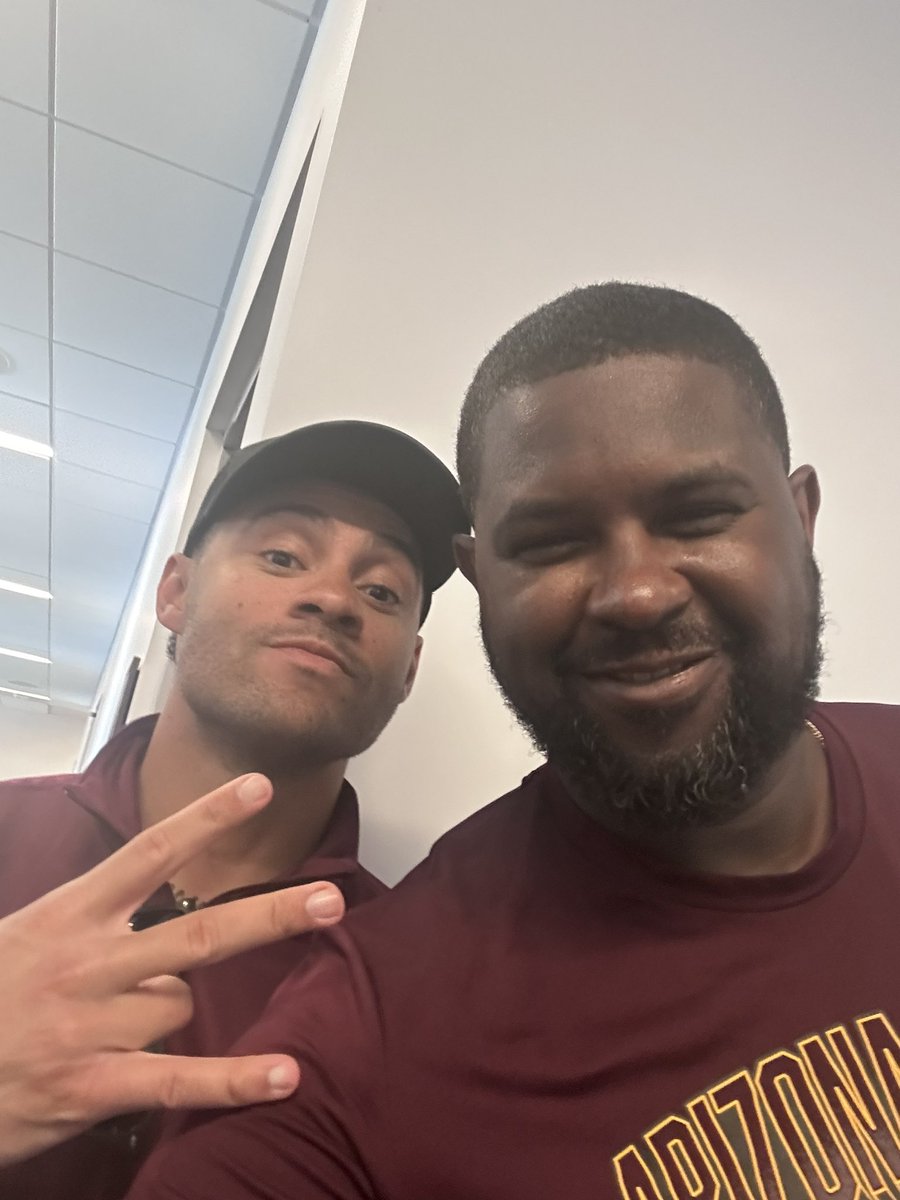 VinceAmey's tweet image. This is every day life around here! @ASTATE_8 you’re making a great impact on our guys! Keep doing what you do! Love ya man! #ASULegend #ActivateTheValley #ForksUp