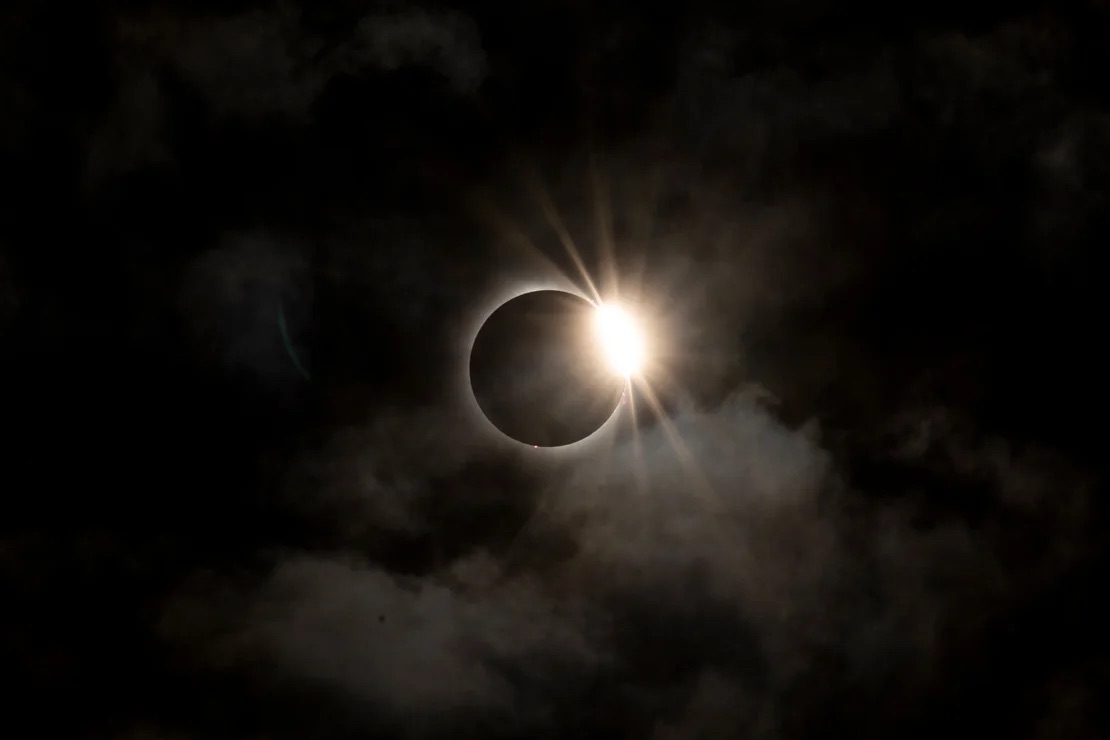 In photos: Under cloudy skies, #UofT community gathers to experience near-total solar eclipse 📸 uoft.me/ec24