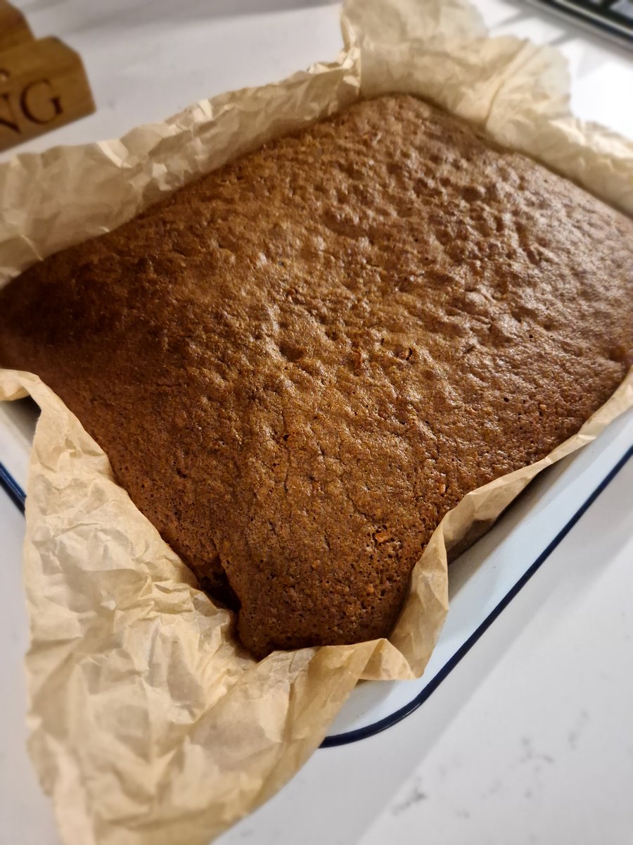 Last of the parsnips lifted. A simple roast for dinner...and tried my hand at making my very first ever parsnip cake.