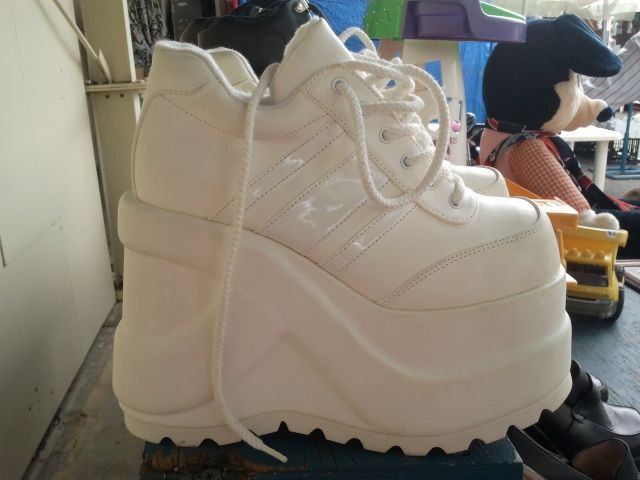 cursantRus's tweet photo. @MistressGraceMg this is sexy! platforms! https://t.co/TqDSFmZZU6